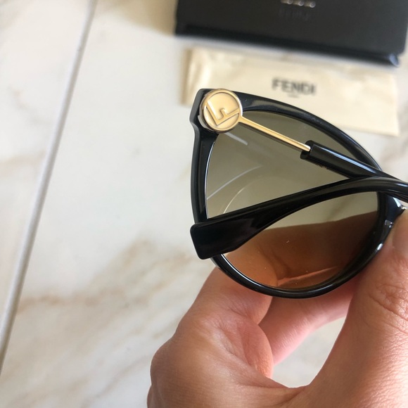 🔥NEW FENDI SHOW STOPPER SUNGLASSES 🔥 - Picture 8 of 11